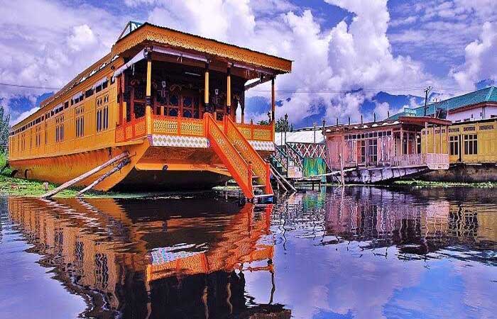 An Enchanting Srinagar Houseboat Tour from Delhi - 3 Nights and 4 Days